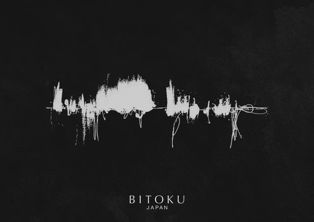 黒い背景に白い有機的な線画とBITOKUのロゴ